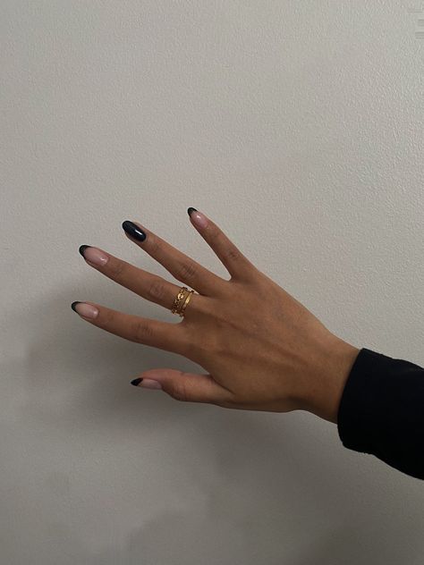 Minimal Black Nails, Black Minimalist Nails, Nail Art Minimal, Minimal Nail Design, Nail Design Black, Minimal Nail Art, Nail Design Acrylic, Black Nail Design, Aesthetic Nail Art