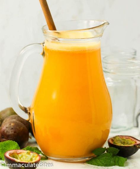 Mediterranean Diet Recipes Breakfast, Fruit Drinks Recipes, Passionfruit Recipes, Fruit Juice Recipes, Boricua Recipes, Passion Fruit Juice, Homemade Juice, Perfect Summer Drink, Fruits For Kids