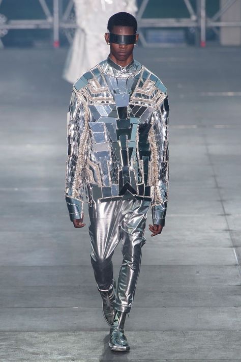 Chrome Men Outfits, Mens Silver Outfit, Futuristic Style Men, Silver Outfit Men, Futuristic Fashion Men, Futuristic Outfit Men, Retro Future Fashion, Mirror Costume, Metallic Outfit