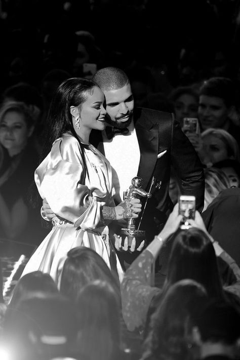 Drake & Rihanna Rhianna And Drake, Iloveyou Aesthetic, Rihanna And Drake, Chica Chola, Award Poster, Drake Ovo, Drake Graham, Rihanna Riri, Aubrey Drake