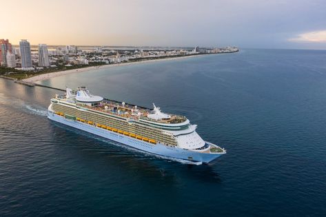 Royal Caribbean ships by size | Royal Caribbean Blog Independence Of The Seas, Royal Caribbean Cruise Ship, Canada Cruise, Navigator Of The Seas, Royal Caribbean Cruise Lines, Freedom Of The Seas, Royal Caribbean Ships, Royal Caribbean International, Carnival Cruise Line