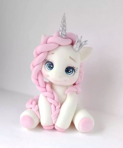 unicornprincess #glutenfreebirthdaycake #unic Unicorn Figure Fondant, Fondant Cake Designs Ideas, Unicorn Fondant Cake, Unicorn Pasta, Unicorn Number Cake, Unicorn Cake Design, Fondant Unicorn Cake Toppers, Fondant Unicorn, Clay Unicorn