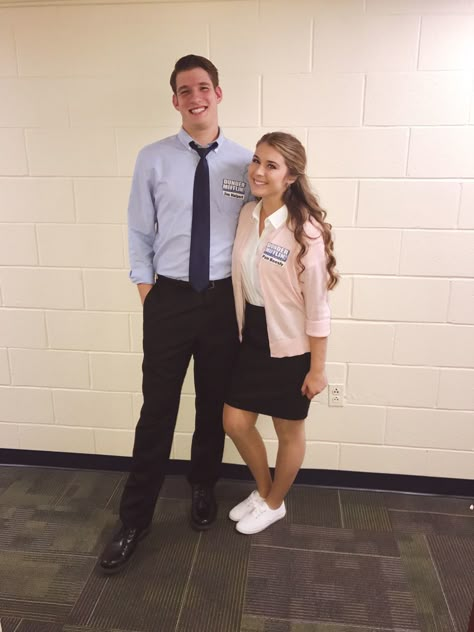 Pam Beesly Costume, Jim Halpert And Pam, The Office Costumes, Office Costumes, Cool Couple Halloween Costumes, Original Halloween Costumes, Office Halloween Costumes, Pam Beesly, Halloween Costumes Diy Couples