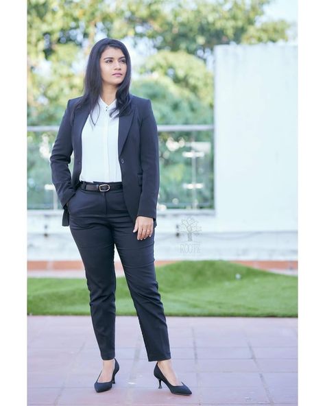 Sridevi Ashok, Corporate Shoot, Female Suit, Edit Pic, Woman In Suit, Corporate Women, App Pictures, Women Faces, Pose Style