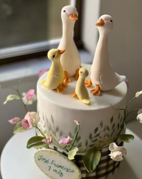 Goose Cake, Cottagecore Cake, Goose Birthday, Duck Cake, Farm Cake, Baby Shower Cakes For Boys, 2 Birthday Cake, Decorating Videos, Cake Decorating Videos