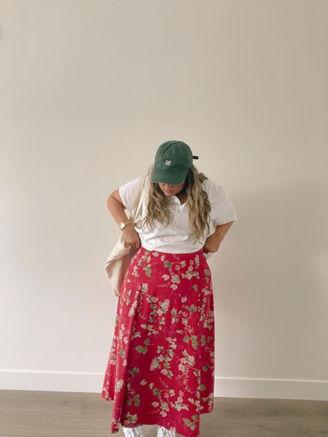 Size 22/24 Fashion, Long Skirt Outfits For Plus Size Women, Autumn Outfits Aesthetic Plus Size, Granola Fall Outfits Plus Size, Plus Size Daily Outfit, Plus Size Skirt And T Shirt, Plus Size Outfits Long Skirt, Minimal Plus Size Outfits, Maxi Skirt Outfits Plus Size