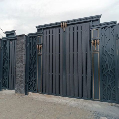 Classic Main Gate Design, Modern Gates, Latest Gate Design, Classic Fence, Modern Main Gate Designs, Colored Toilets, Villa Ideas, Luxury Closets, Closets Design