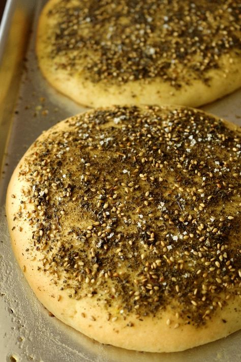 Zaatar Bread Recipe, International Breads, Zaatar Bread, Zatar Recipes, Zaatar Recipe, Meze Platter, Bread Calories, Arab Food, Middle East Food