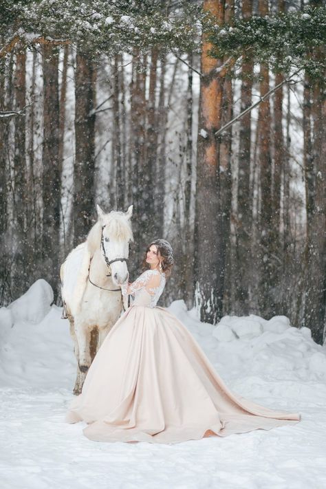 Winter Quince Photoshoot, Winter Quinceanera Photoshoot, Snow Quinceanera Pictures, Winter Wedding Aesthetic Snow, Winter Fairytale Photoshoot, Royal Photoshoot Ideas, Snow Wedding Dress, Powder Pink Wedding, Winter Quinceanera