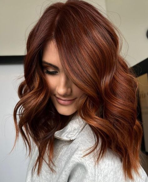 Low-Maintenance Copper Brown Hair Color Pinkish Brown Hair, Cowgirl Copper, Ruby Red Hair, Copper Brown Hair, Light Red Hair, Light Auburn Hair, Red Hair Looks, Red Copper Hair Color, Shades Of Red Hair