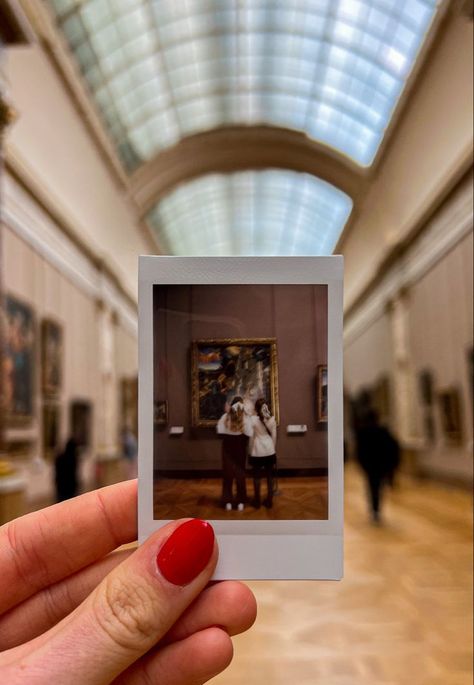 Instax Camera Photos, Poloride Picture Ideas, Paris Polaroid Pictures, Aesthetic Instax Photos, Selfie Polaroid Ideas, Poloride Pictures Aesthetic, Poloride Picture, Cool Polaroid Pictures Ideas, Polaroid Pictures Ideas With Friends