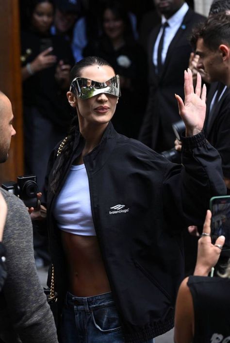 Bella Hadid Balenciaga, Balenciaga Shades, Gigi Vogue, Zayn Gigi, Balenciaga Show, Balenciaga Fashion Show, Balenciaga Glasses, Craving Coffee, Balenciaga Fashion