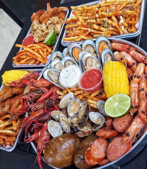 Seafood Boil Recipes, Boiled Food, Seafood Platter, Chipotle Sauce, Seafood Boil, Asiago, Seafood Dinner, Food Goals, Calamari