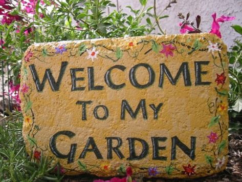 Please come into my garden, my flowers would love to see you! Garden Sayings, Painted Bricks, Welcome To My Garden, Painted Pavers, Brick Crafts, Painted Pebbles, Bloom Where Youre Planted, Stone Concrete, Garden Decor Projects