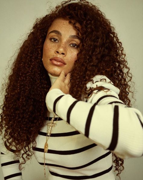 Joyjah Estrada, Sending Love And Light, Resurrection Day, Sending Love, Famous Celebrities, Celebrity Pictures, Love And Light, Curly Hair, Curly Hair Styles