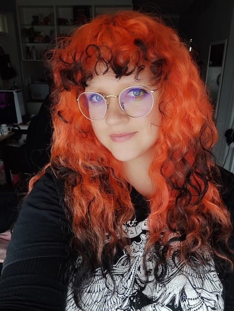 Did something different! Kind of feel like a fox, I have seen this dipped ends look on straight hair but not many times on curls, so hope it inspires others to try more things! I really love how it turned out Orange Hair With Red Tips, Fox Hair Color Tips, Orange To Red Hair, Dyed Ends Curly Hair, Orange Hair With Black Tips, Dip Dye Curly Hair, Ginger Hair With Black Tips, Fox Hair Color Ideas, Hair Dye Ideas Purple