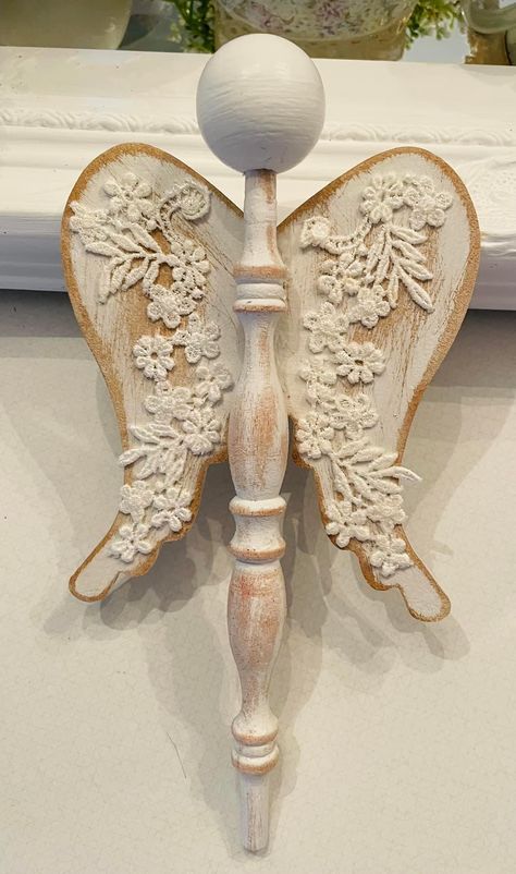 Angel Table Decorations, Wooden Angels Rustic, Angel Diy Crafts, Spindle Angels, Rustic Angels, Spindle Ornaments, Shabby Chic Angel Wings, Angel Ornaments Diy, Wooden Angel Wings