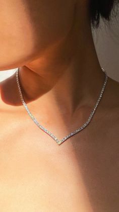 Simple And Elegant Necklace, V Line Necklaces, Formal Necklace Classy, Simple Formal Jewelry, Vee Line Necklace, Gold Necklace Elegant, Formal Silver Jewelry, Gold Jewelry Formal, Prom Jewlrey