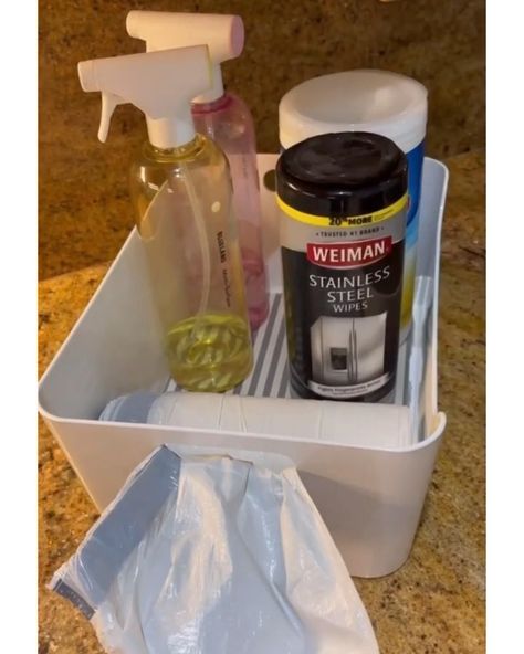 Diy Garbage Bag Holder, Plastic Bag Organizer Diy, Trash Bag Organization, Trash Bag Storage Ideas, Blackstone Kitchen, Container Crafts, Plastic Container Crafts, Garbage Bag Storage, Garbage Bag Organization