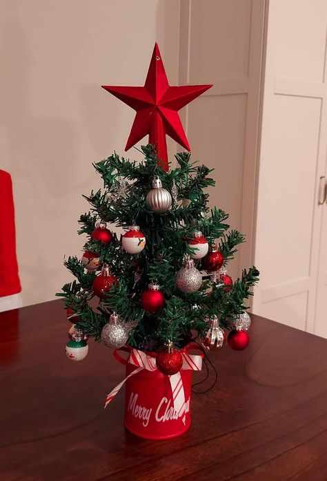 Faux Christmas Trees, Small Christmas Tree, Tree Centerpieces, Simple Christmas Tree, Small Christmas Trees, Mini Christmas Tree, Ornament Ideas, Diy Christmas Tree, Ornament Gifts