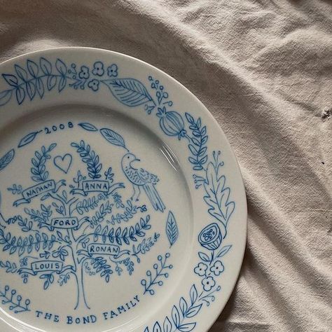 Anna Bond on Instagram: "Thinking about what my next ceramic painting project should be... 🤔" Family Tree Plate, Porcelain Plate Painting, Painted Platter, Anna Bond, Painted Plates, Christmas Plates, Ceramic Plate, Crafty Craft, Porcelain Plates