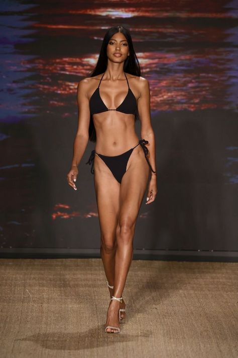 Abyss by Abby Primavera/Estate 2023 alla Miami Swim Week Abyss By Abby, Swim Week, Body Sketches, Miami Swim Week, Primavera Estate, Miami, Swimming, Photoshop, Running