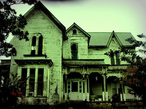 Southern Gothic | by Dr. Dan @ Flickr Abandoned Property, Old Abandoned Houses, Spooky Places, Gateway Arch, Old Mansions, Abandoned House, This Old House, Abandoned Mansions, Old Farm Houses