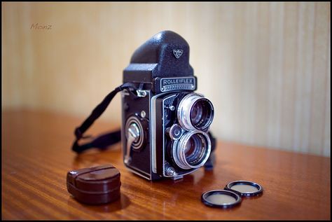 Rolleiflex Rolleiflex Camera, T Photo, Old Cameras, Leica Camera, Close Up Portraits, New Glasses, Film Cameras, Photography Camera, Vintage Cameras