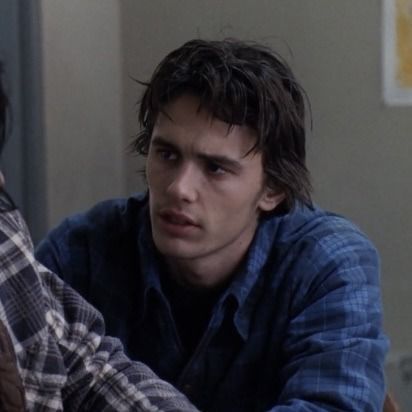 James Franco Hair, Freaks And Geeks Icon, Freaks And Geeks Aesthetic, Daniel Freaks And Geeks, Freaks And Geeks Daniel, Freaks And Geeks Stills, Daniel Desario, Freaks And Geeks James Franco, John Francis Daley Freaks And Geeks