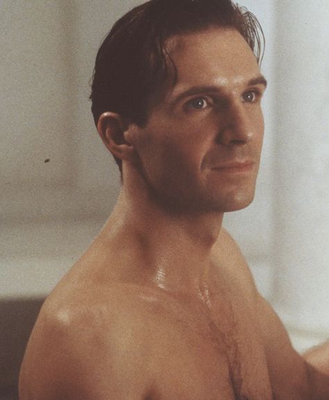 Young Ralph Fiennes, Ralph Fiennes 90s, Ralph Finnes, Ralph Ineson, 2024 Manifestations, The English Patient, Ralph Fiennes, Hollywood Actors, Al Pacino