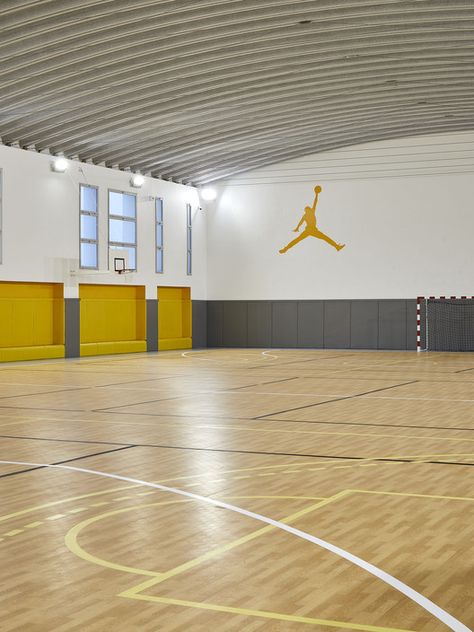 Gallery of Wall of Knowledge Middle School / Tarik Zoubdi Architect + Mounir Benchekroun Architect - 8 Hall Colour, School Building Design, Basketball Gym, School Entrance, Indoor Basketball, Gym Interior, School Interior, Color Plan, Sport Hall