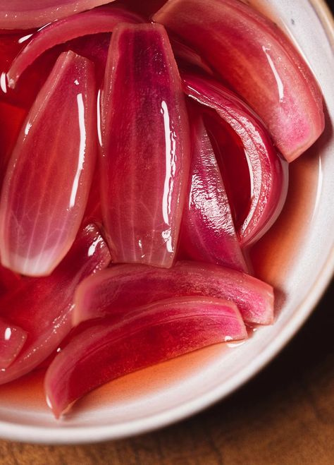 Pickled Red Onions by Tuca Mezzomo | CREME: Step-by-Step Video Recipes Pickled Red Onions Recipe, Red Onion Recipes, Spanish Onion, Pickled Red Onions, Video Recipes, Red Onions, Cooking For One, Red Wine Vinegar, Red Onion