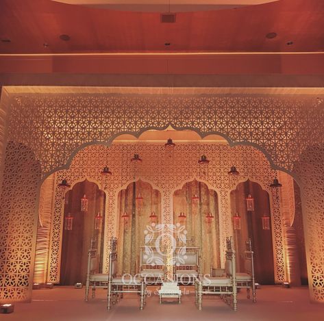 Jaipur Theme Wedding Decor, Sheesh Mahal Wedding Decor, Mughal Theme Wedding Decor, Sheesh Mahal, Mandap Design, Ganpati Decoration At Home, Wedding Stage Decor, Wedding Decor Photos, Wedding Entrance Decor