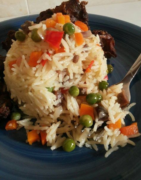 Gizzard Fried Rice Updated Gizzard Recipe, Nigerian Fried Rice, Gizzards Recipe, Rice With Chicken, Chicken Gizzards, Vegetable Rice, Chicken Fried Rice, Breakfast Lunch Dinner, Breakfast Lunch