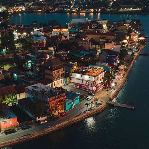 Noche en Isla de Flores Peten... Guatemala Guatemala Photography, World Countries, America Latina, My Culture, Countries Of The World, Latin America, Central America, Guatemala, Travel Ideas