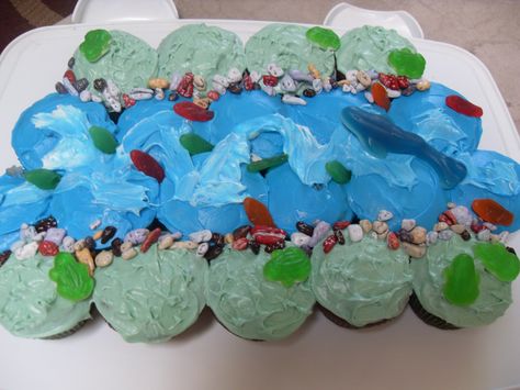 River cupcakes for father's day/dad's birthday. River Cupcakes, Creative Cake Ideas, Cake Bday, Comic Cake, Father's Day Cake, Vintage Heart Cake, Fathers Day Cake, Father's Day Specials, Dad's Birthday