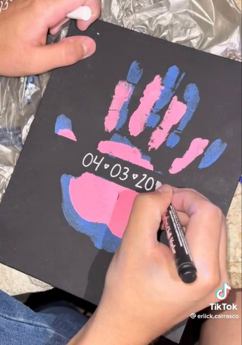 Couple Hand Craft, Handprint Bf And Gf, Hand Print Art For Couples, Handprint Craft With Boyfriend, Things To Buy Ur Boyfriend, Hand Print For Couples, Handprint With Boyfriend, Cute Couple Art Ideas Easy, Hand Print Crafts For Couples