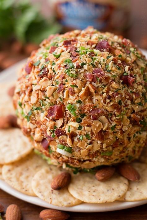 This smoked bacon ranch cheese ball is a great party appetizer! It's creamy, cheesy and loaded with tons of flavor! Bacon Ranch Cheese Ball, Ranch Cheese Ball, Cheddar Cheese Ball, Cheese Ball Bites, Holiday Cheese, Cheese Ball Recipes, Bacon Ranch, Dinner Appetizers, Big Meals