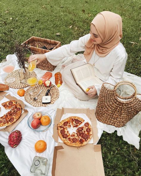 Piknik Ideas Style, Piknik Ideas, Piknik Aesthetic, Picnic Core, Family Picnic Food, Picnic Date Outfits, Picnic Date Food, Picnic Photo Shoot, Picnic Photography