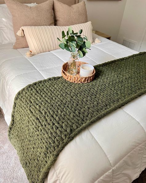 How stunning would it be to pair this bed runner with a set of chunky knit olive pillows? 😍 Knitted Bed Throw, Dorm Room Crochet, Crochet Bed Runner Pattern Free, Knit Blanket Aesthetic, Crochet Blanket Bedroom, Chunky Yarn Crochet Projects, Crochet Bedroom Decor, Knit Bed Runner, Bed Runners Ideas