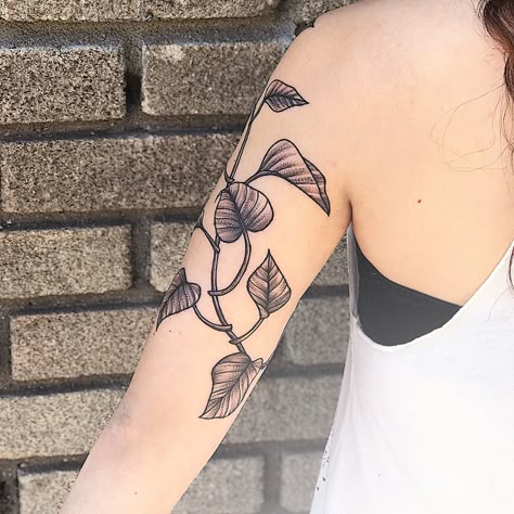 ❈ AMBER MUSE TATTOO ☾ on Instagram: “For the love of Pothos 🌱 glad that someone shares my affinity for devils ivy 🌿 #plantlife Ambermuseart@gmail.com” Pothos Plant Tattoo, Pothos Tattoo, Muse Tattoo, Ivy Tattoo, Devils Ivy, Thigh Tattoo Designs, Phoenix Tattoo Design, Tattoo Instagram, Vine Tattoos