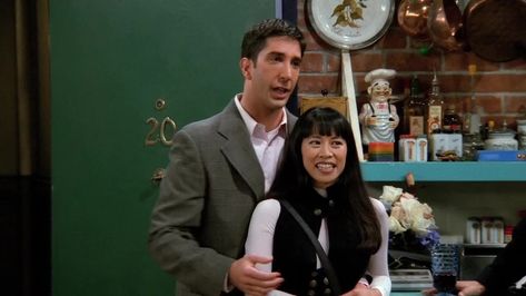 2X01 Emma Geller Green, Lauren Tom, David Schwimmer, Ross Geller, Friends Image, Friends Season, Friends Characters, Chandler Bing, New Girlfriend