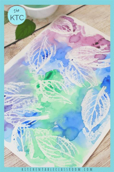 Leaf Rubbing Crayon Resist- Leaf Art for Any Season - The Kitchen Table Classroom Leaf Rubbing, Summer Fun Activities, Resist Art, Watercolor Resist, Camping Crafts For Kids, Seni Dan Kraf, Leaf Crafts, Elementary Art Projects, Crayon Art