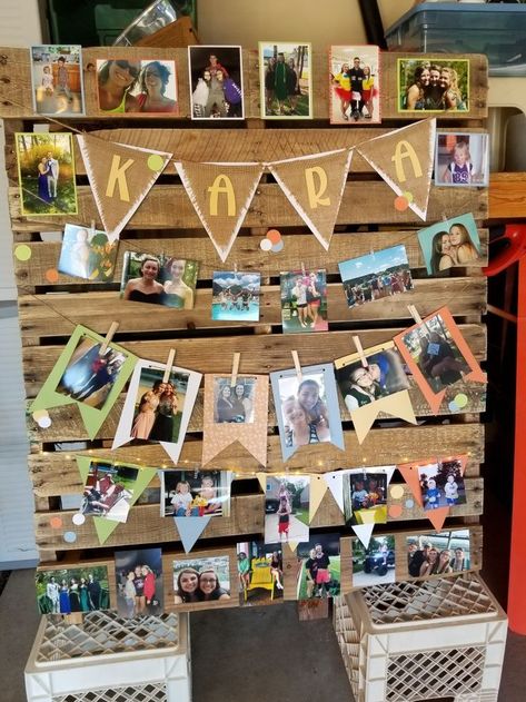 Senior Board Pallet, Graduation Party Photo Ideas, Graduation Party Photo Display, Party Photo Display, Graduation Picture Display, Graduation Picture Boards, Graduation Photo Boards, Graduation Party Picture Display, Graduation Photo Displays