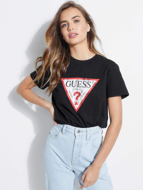 Guess T Shirt Outfit Women, Outfit Buchifresa, Guess Tshirt, Oc Outfits, Guess Shirt, Guess Logo, Iconic Logo, Classic Logo, Cotton Logo