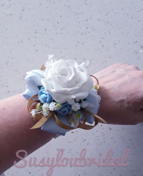 Babies Breath Flowers, Blue Corsage, Blue And White Roses, Flowers Ribbon, Breath Flowers, Gala Party, Pearls Wedding, Hay Fever, White Pearl Bracelet