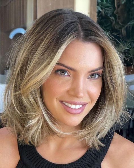 Awesome Hairstyles, Textured Haircut, Medium Length Hairstyles, 2023 Hair, Blonde Layers, Chin Length, Natural Wavy Hair, Low Maintenance Hair, Midlength Haircuts