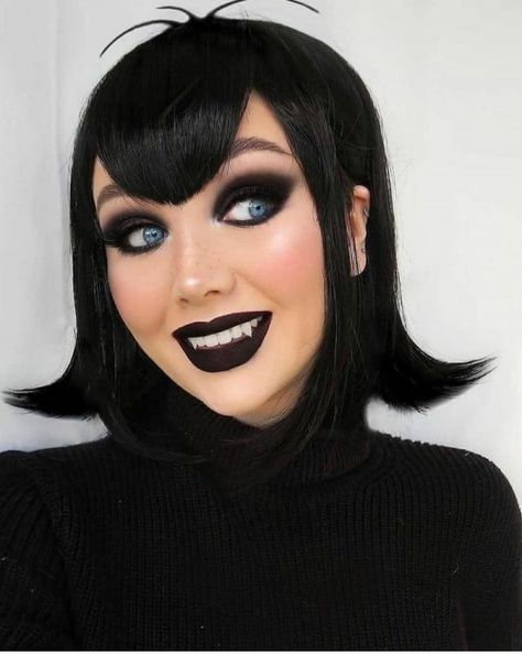 Short Black Hair Halloween Costume, Mavis Costume, Black Hair Halloween Costumes, Halloween Makeup Diy, Short Dark Hair, Hair Halloween, Trendy Halloween Costumes, Hotel Transylvania, Halloween Costume Outfits