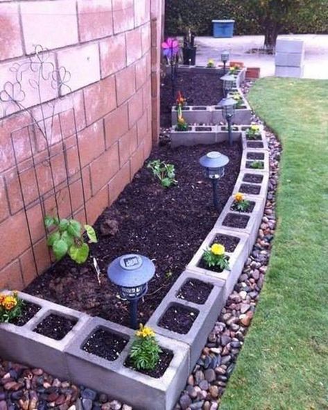 Kids Yard, Cinder Block Garden, Cheap Garden, Diy Garden Bed, Cinder Blocks, Garden Ideas Cheap, Backyard Vegetable Gardens, Landscape Edging, Lawn Edging