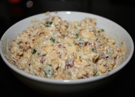 CATCH/KEEP-A-MAN DIP  5 – 6 green onions  2 cups cheddar cheese, shredded  1 1/2 cups mayonnaise  1 jar Hormel Real Bacon Bits (3 oz.)  1 pkg. slivered almonds (1/2 cup)  cayenne pepper, optional Dip Recipes Appetizers, Scared Me, Appetizer Sandwiches, Veggie Snacks, Quick And Easy Appetizers, Dip Recipes Easy, Cold Appetizers, Spread Recipes, Dinner Appetizers